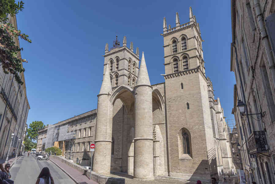 Francia - Montpellier 009 - catedral de Saint-Pierre.jpg